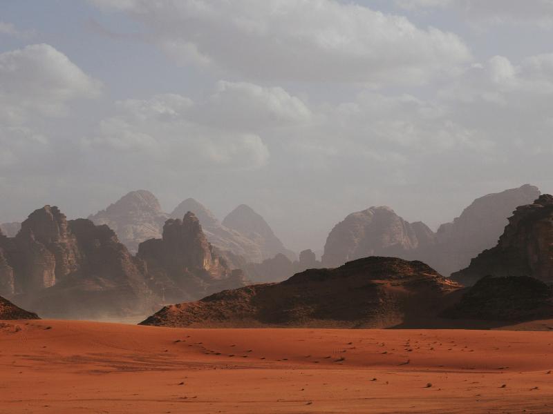 Image of a desert with mountains in the background.