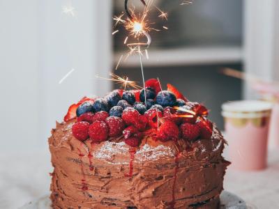Image of a chocolate cake.